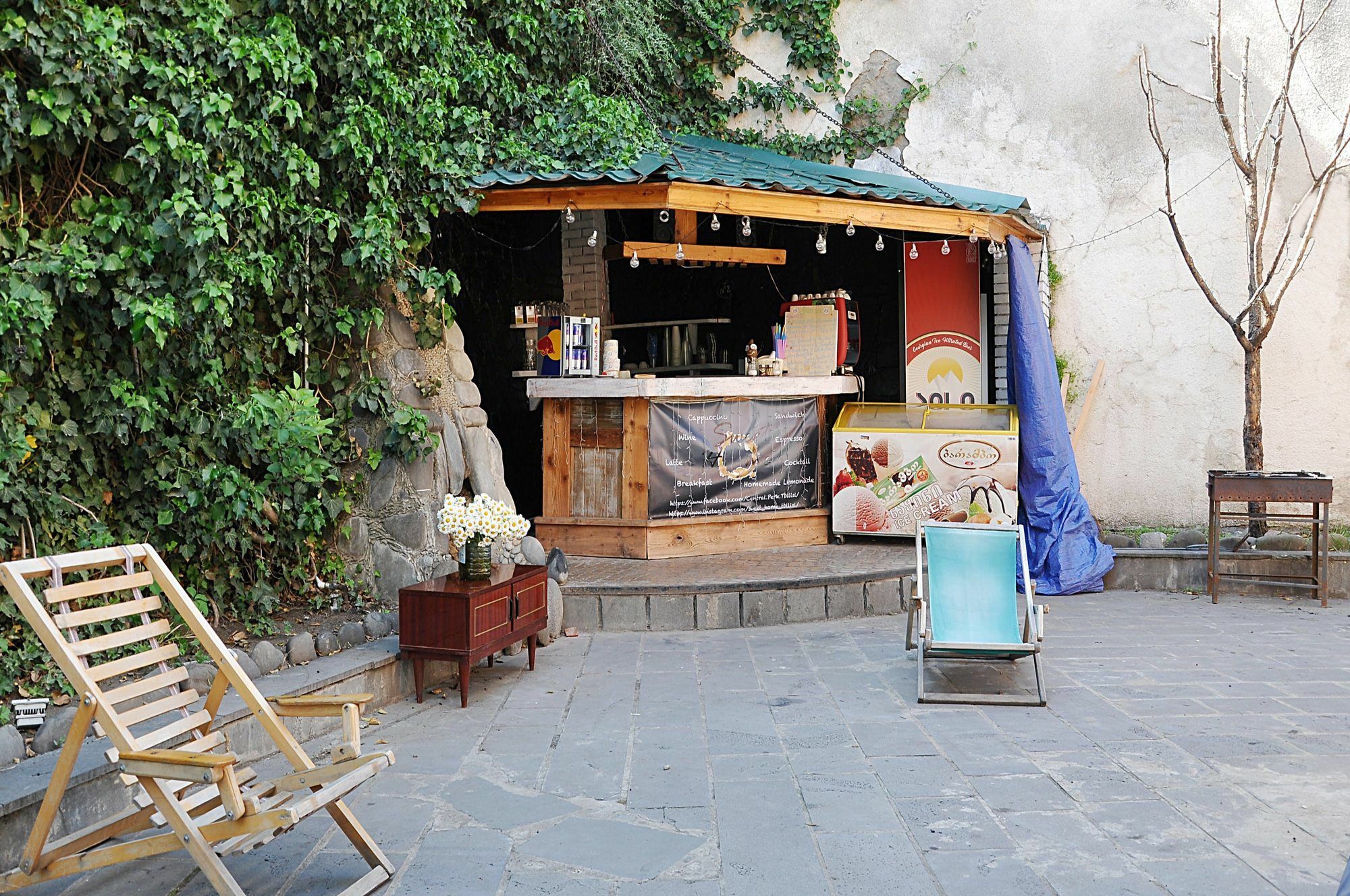 M42 Hostel Тбилиси Екстериор снимка