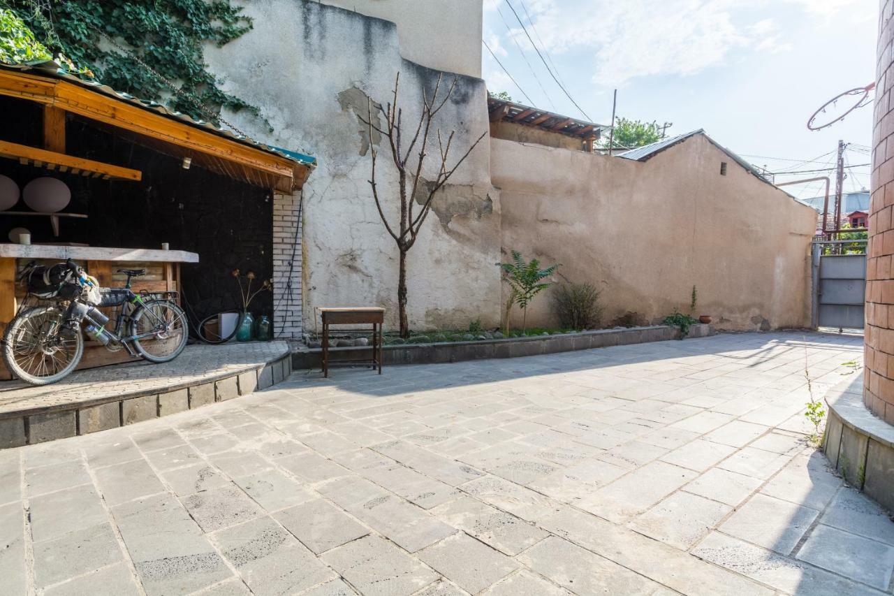M42 Hostel Тбилиси Екстериор снимка