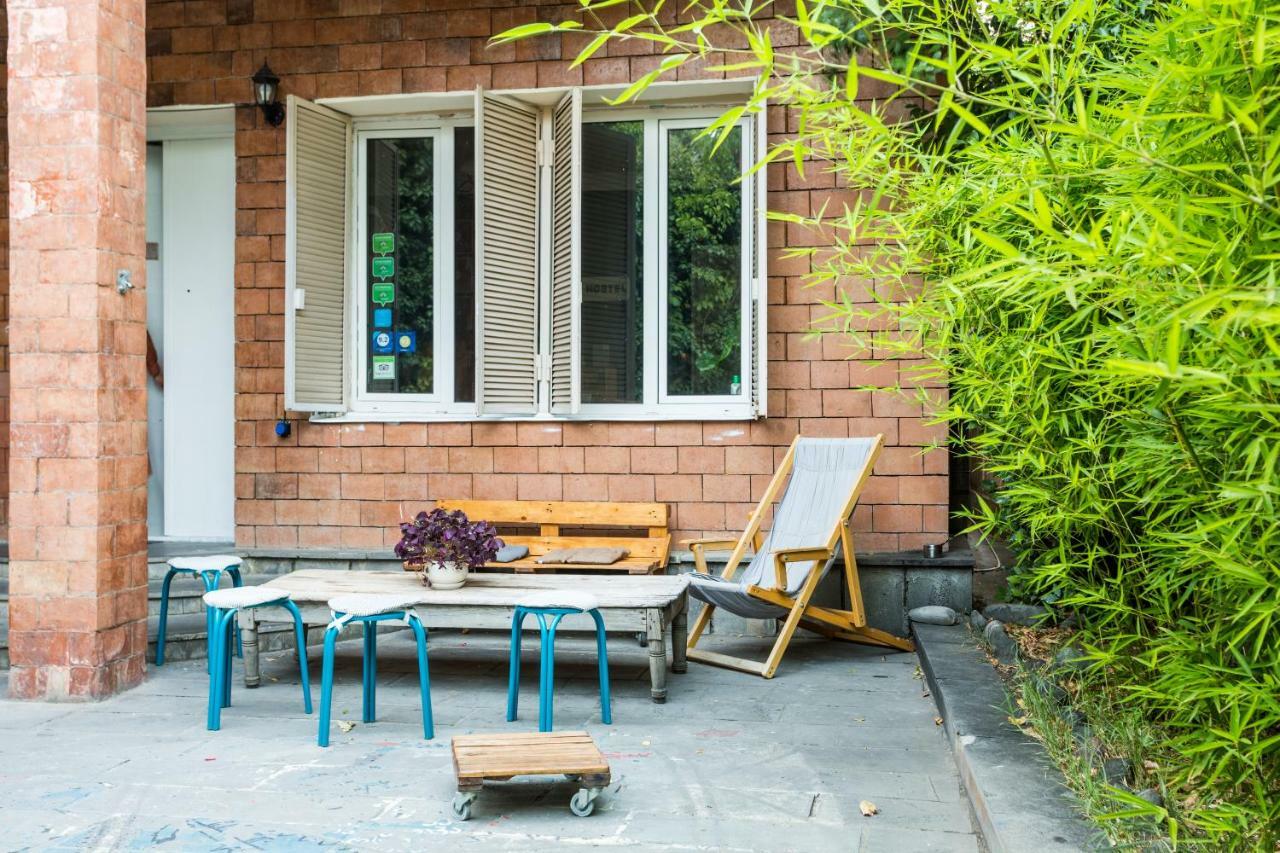 M42 Hostel Тбилиси Екстериор снимка