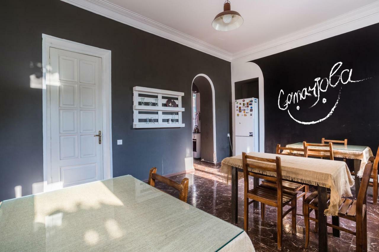 M42 Hostel Тбилиси Екстериор снимка